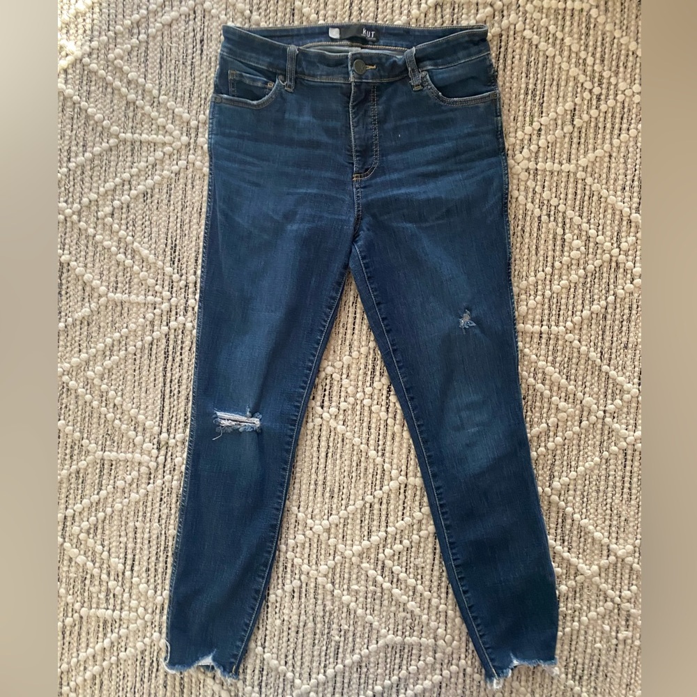 Kut size 6 skinny, slight distressing, raw ankle hem
